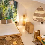 Le Bali Safranier Vieil Apartmán *